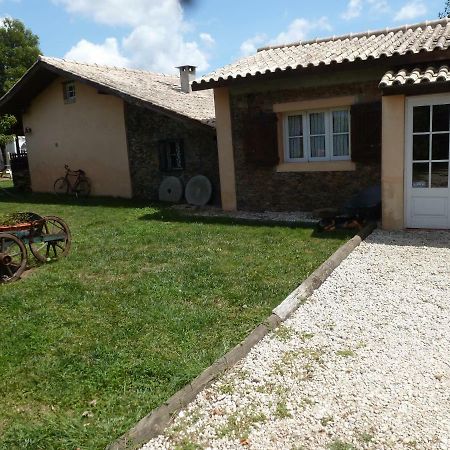 Casa Do Moinho Guest House โอวาร์ ภายนอก รูปภาพ