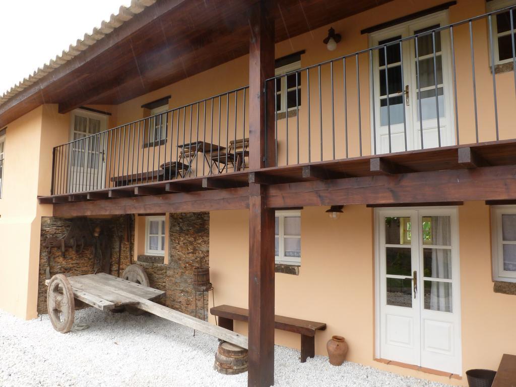 Casa Do Moinho Guest House โอวาร์ ภายนอก รูปภาพ