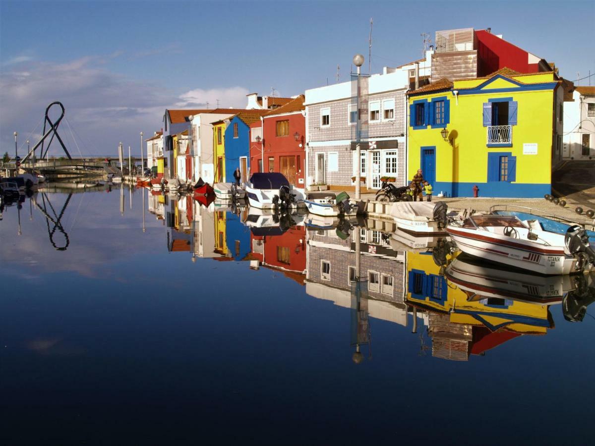 Casa Do Moinho Guest House โอวาร์ ภายนอก รูปภาพ